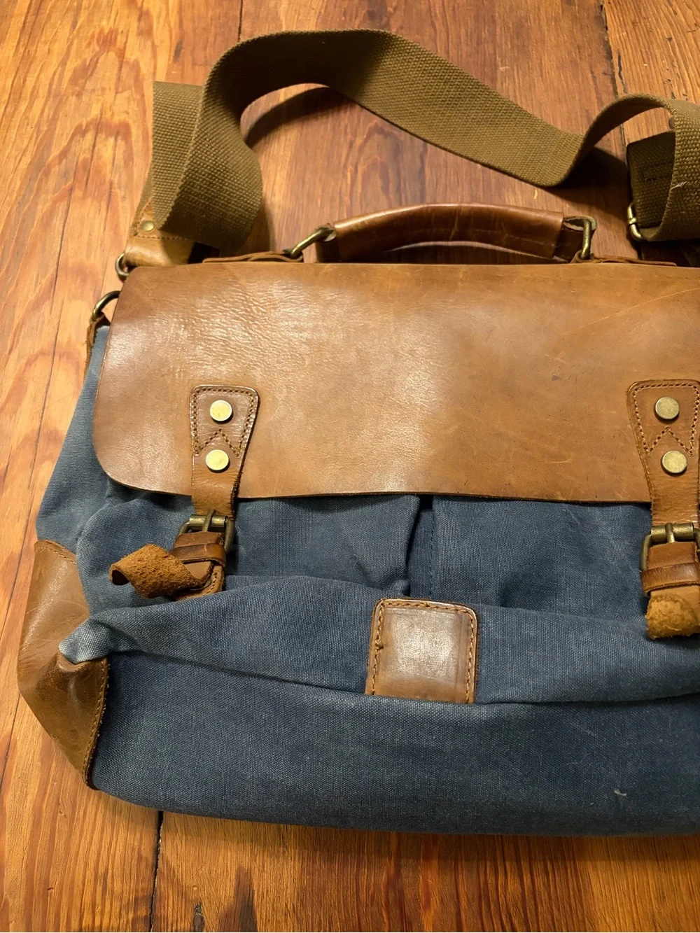 Smriti canvas messenger bag